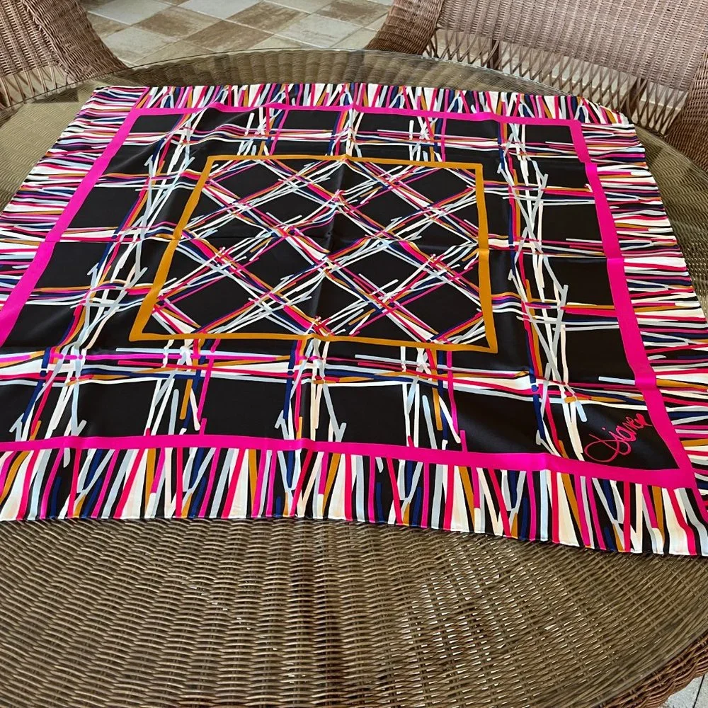 DIANE VON FURSTENBERG DVF LARGE SILK SCARF. BEAUTIFUL MULTICOLOR SCARF - GREAT! - Picture 4 of 10